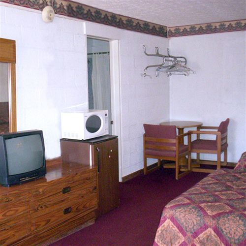 Budget Motel Rockwood Room photo