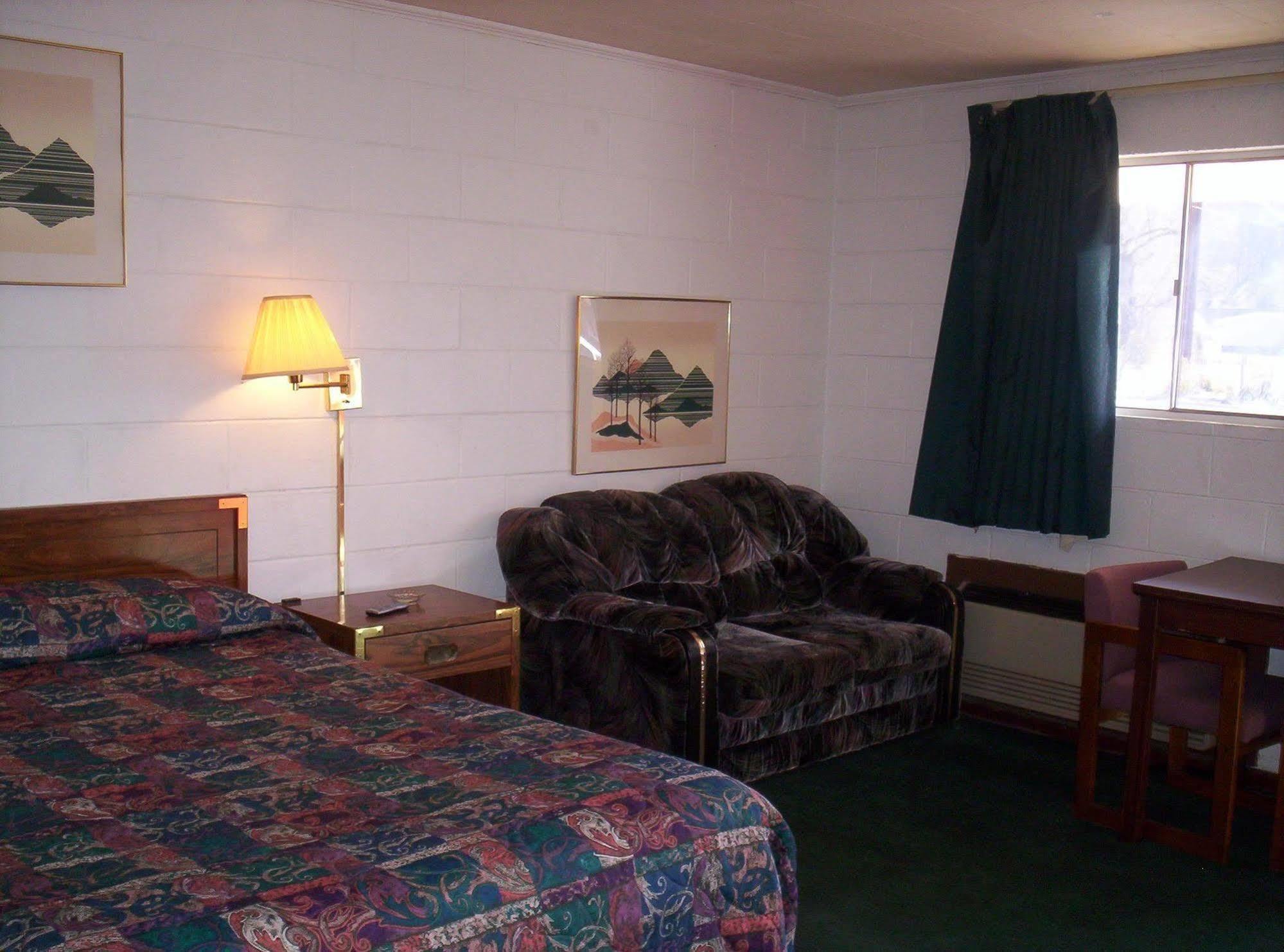 Budget Motel Rockwood Exterior photo
